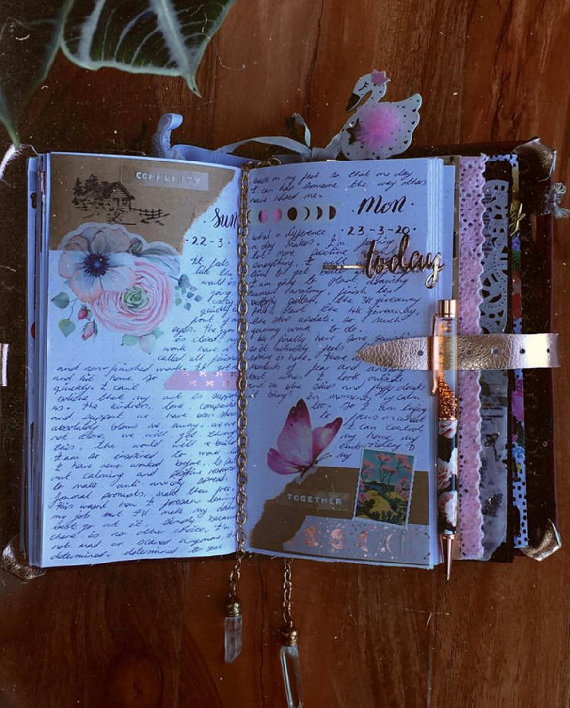 Journal prompts to ease anxiety