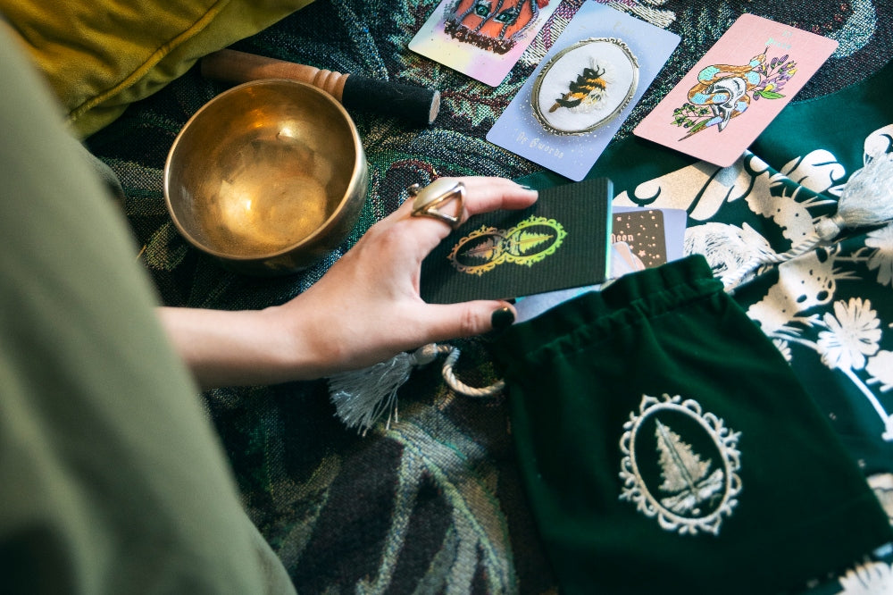 How to choose a tarot deck